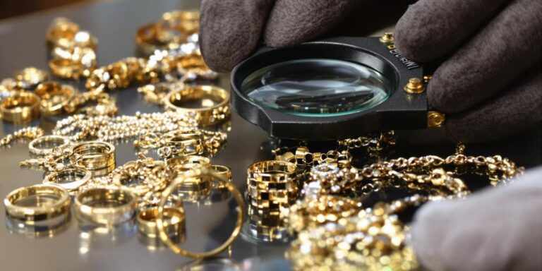 Éviter les arnaques lors de vente de bijoux en or