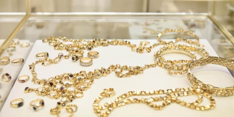 Que se passe-t-il si mes bijoux en or ne sont pas vendus lors de la vente aux enchères