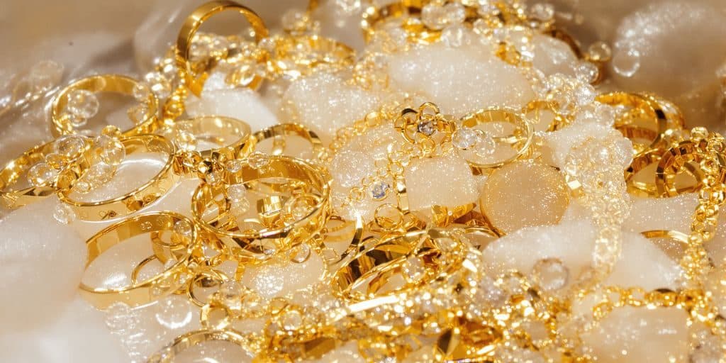 Nettoyer des bijoux en or sans les abîmer