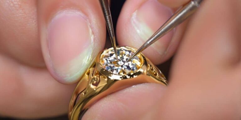 Réaliser un sertissage de qualité sur bijoux en or
