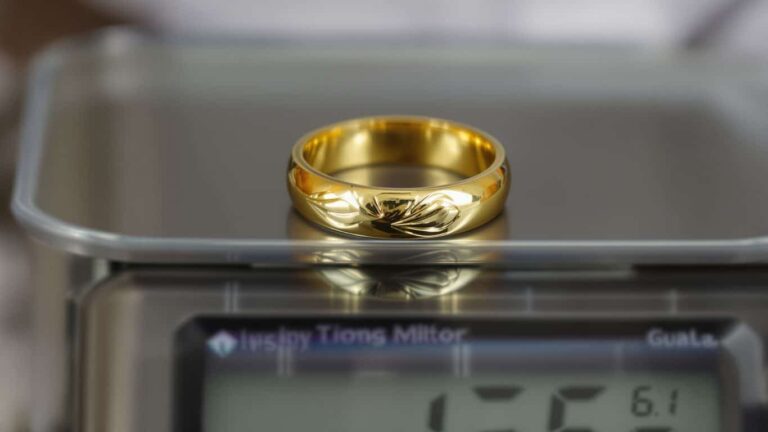 Se déroule une estimation de bijoux en or en ligne