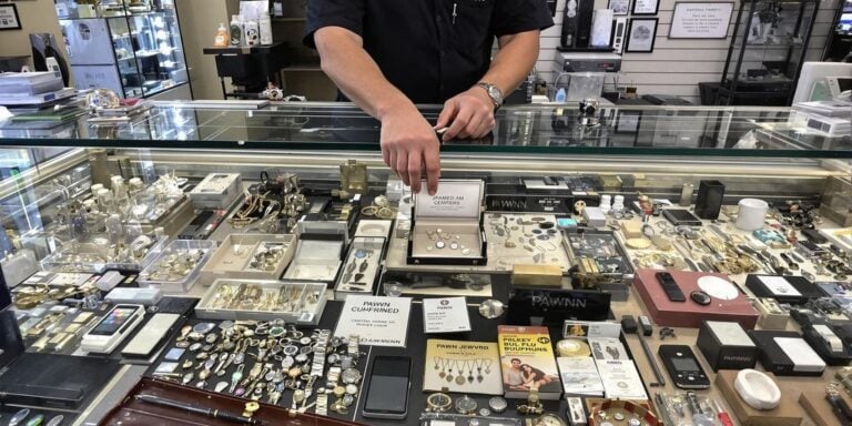 Y a-t-il des frais de garde pour les objets mis en gage