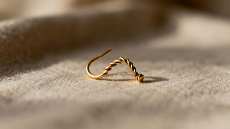 Réparer une boucle d'oreille en or tordue