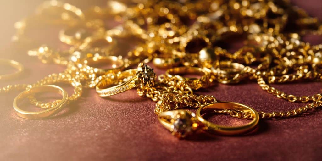 Critères qui influencent le prix de vente des bijoux en or aux enchères