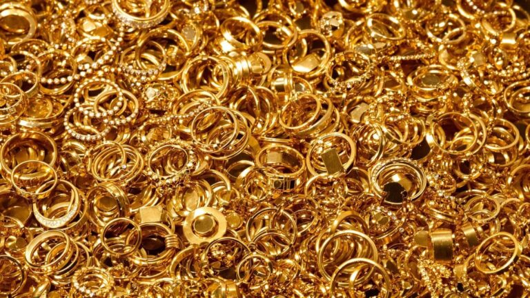 Recyclage de bijoux en or