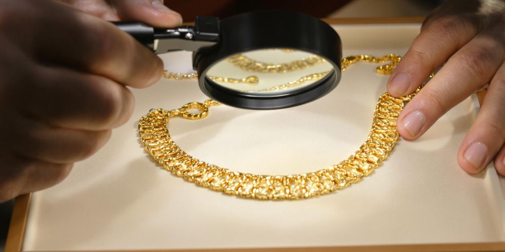 Se déroule l'estimation de mon bijou en or