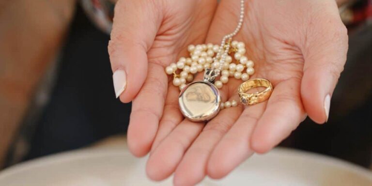 Que faire des bijoux d’une personne décédée