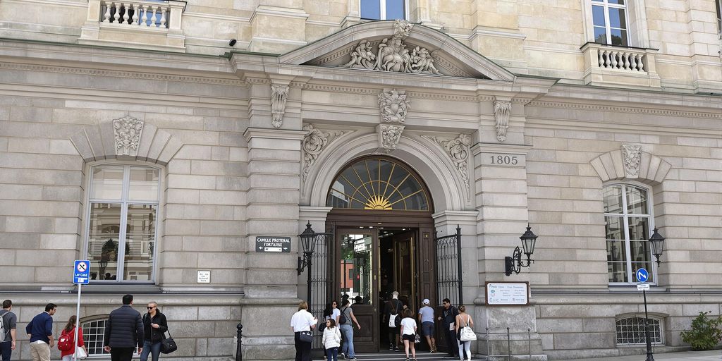 Le Crédit Municipal est-il un établissement public ou privé