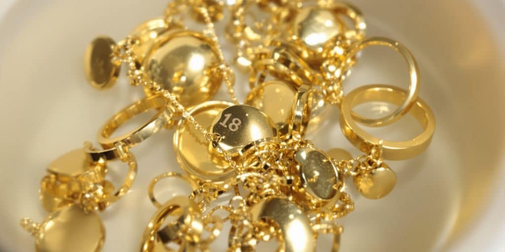 Nettoyer bijoux or 18 carats sans les abîmer