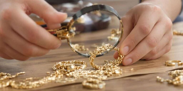 Éviter les arnaques lors de la vente de bijoux en or