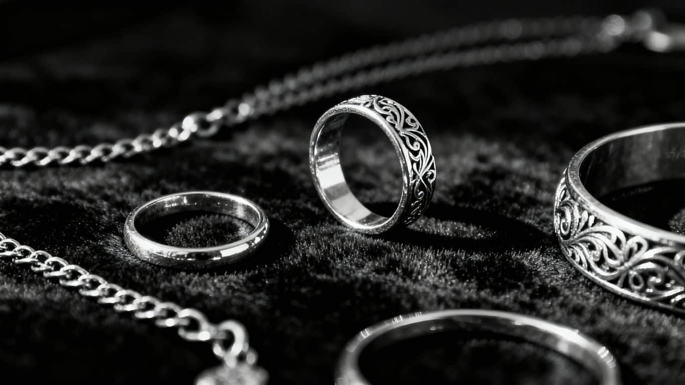 Bijoux en argent : délais de paiement après rachat