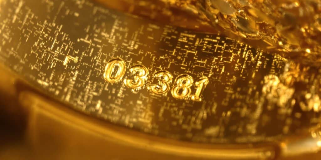 Vérifier les poinçons sur les bijoux en or
