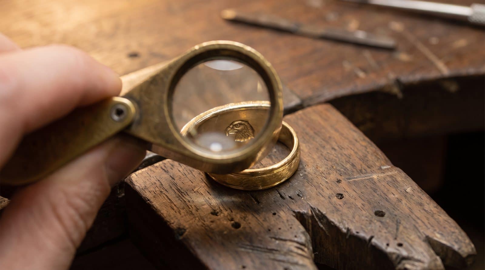 Comment reconnaître l’or ? Poinçons, tests et pureté : le guide complet