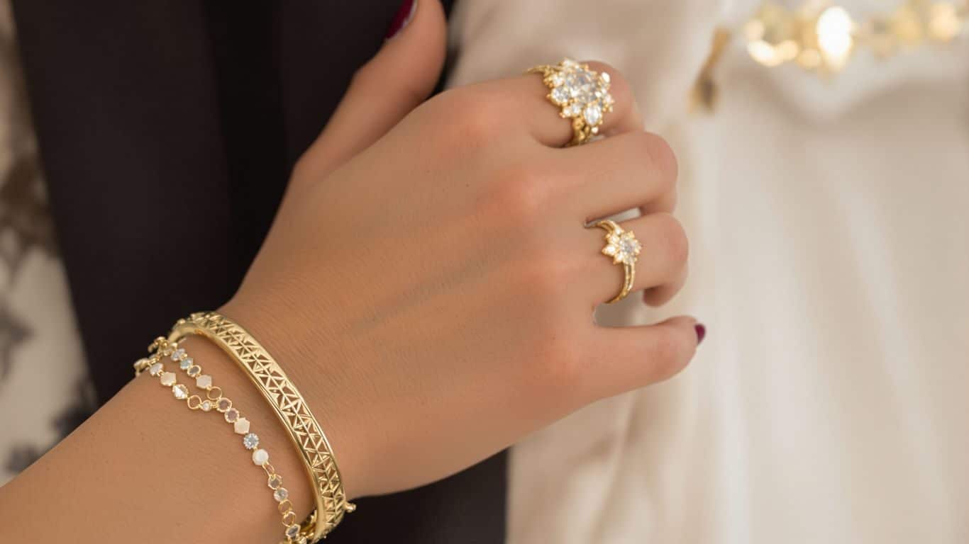 Les influenceurs mode impactent-ils les ventes de bijoux en or