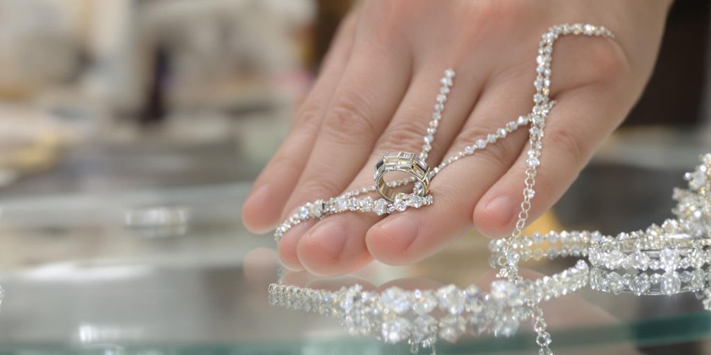 Le Crédit Municipal accepte-t-il les bijoux en argent ou en platine
