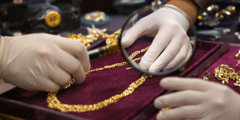Les maisons de vente aux enchères gèrent-elles les litiges concernant les bijoux en or
