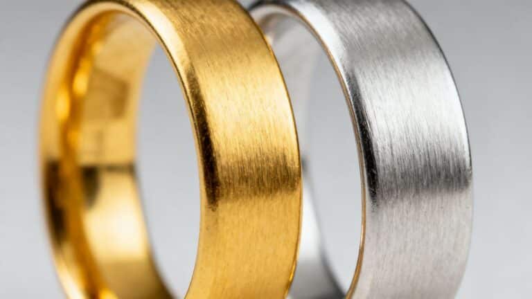 Quelle différence entre l'or blanc et l'or jaune