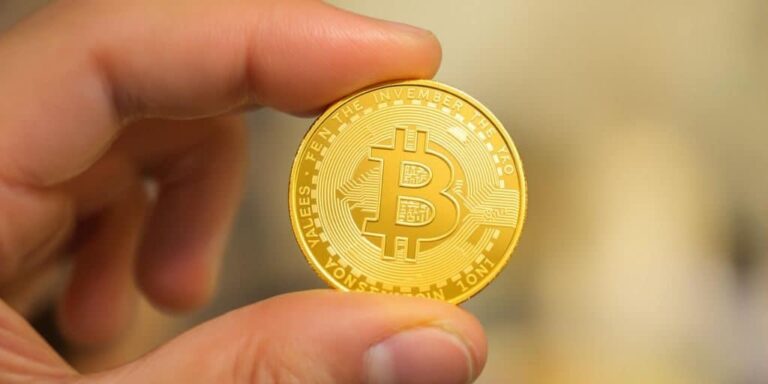 Est-il préférable de conserver l'or ou de le vendre