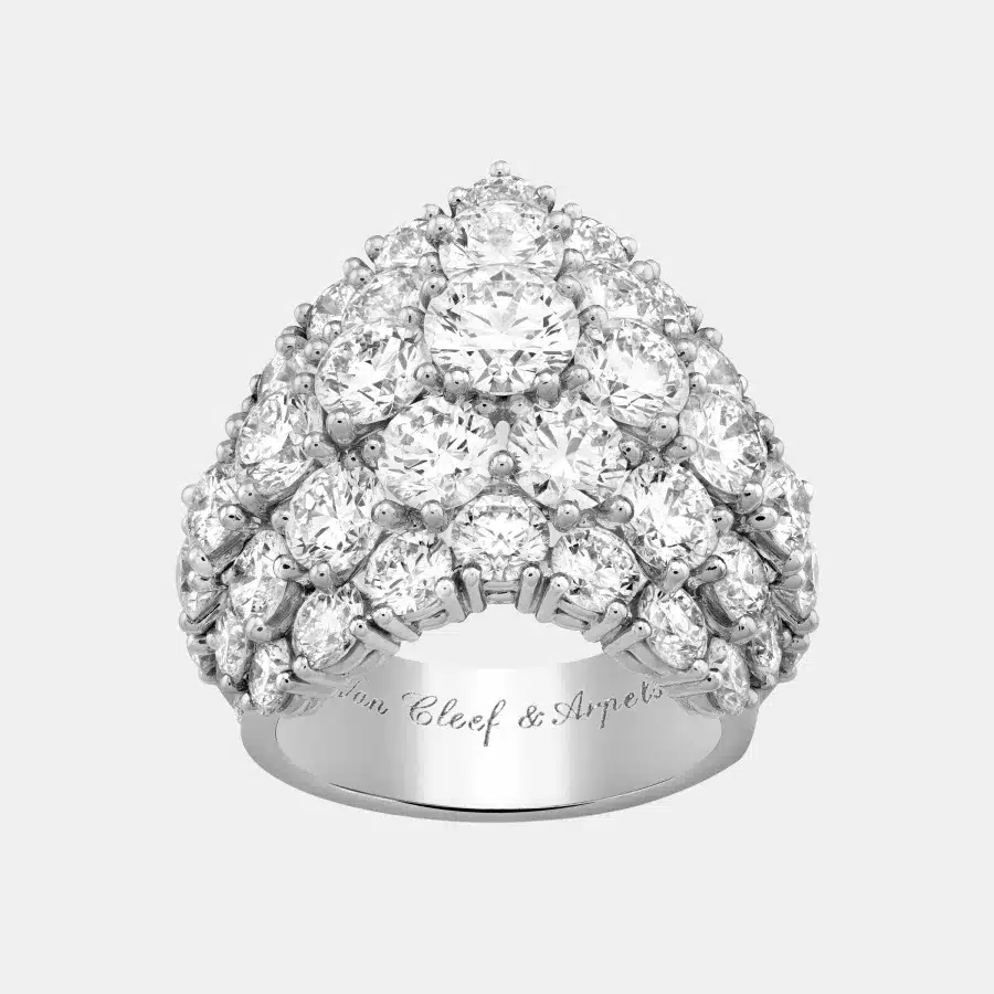 Bague A Cheval Van Cleef & Arpels en platine, diamant 9.56ct