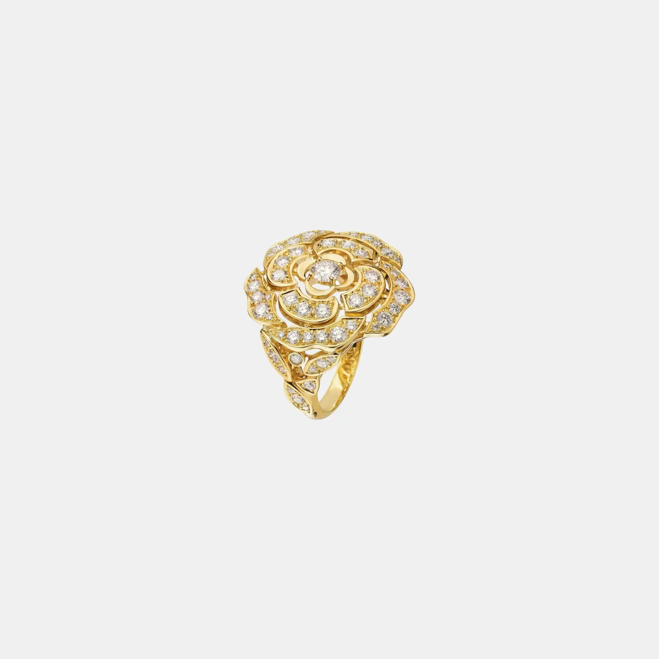 Bague Camélia Chanel en or jaune, diamant