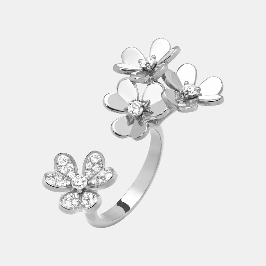 Bague Frivole Van Cleef & Arpels en or blanc, diamant 0.37ct