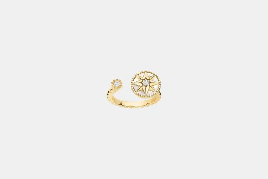 Collier Rose des Vents Dior en or jaune, bijou d’occasion en très bon état