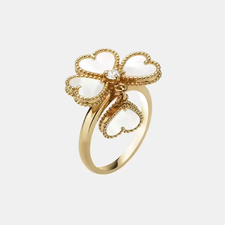 Bague Sweet Alhambra Van Cleef & Arpels en or jaune, diamant 0.09ct