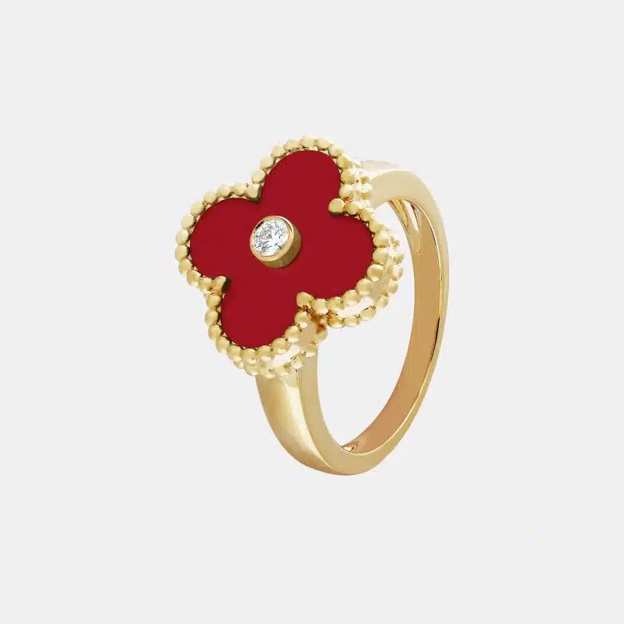 Bague Vintage Alhambra Van Cleef & Arpels en or jaune, diamant 0.06ct