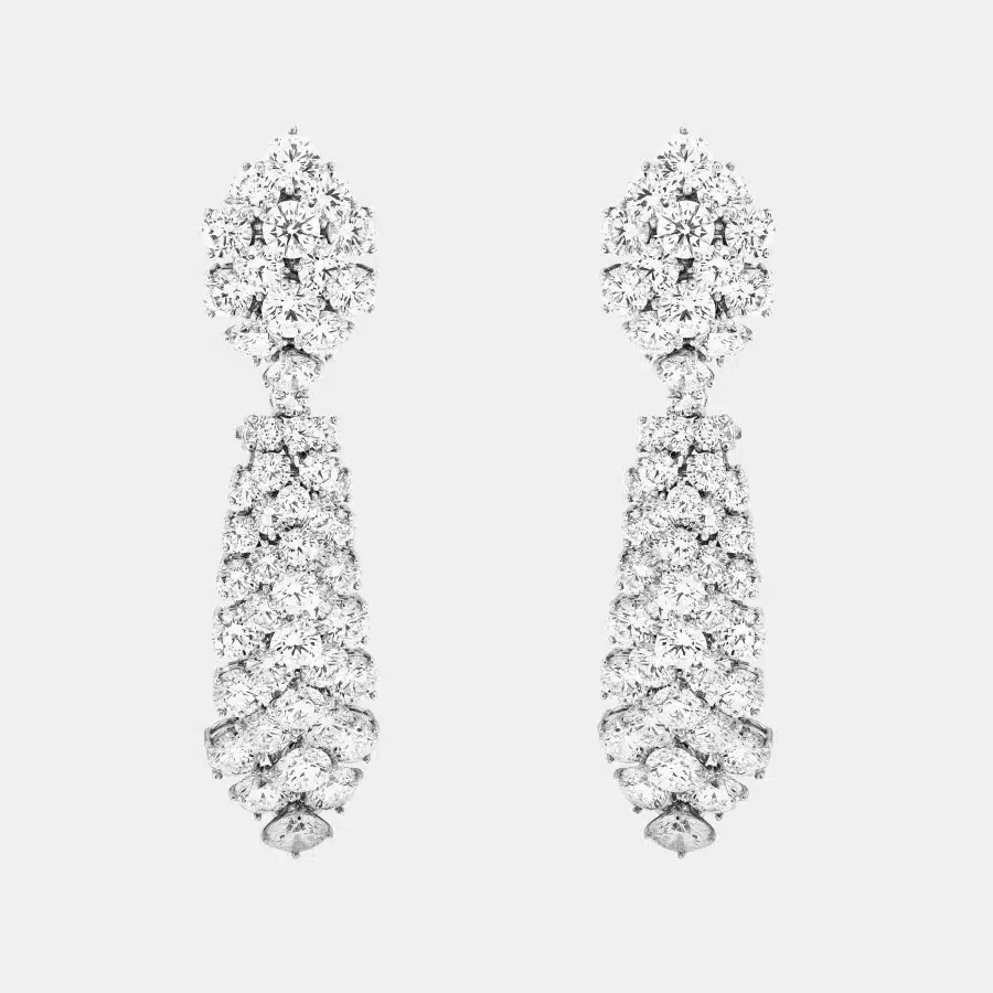 Boucles d’oreilles A Cheval Van Cleef & Arpels en platine, diamant 23.91ct