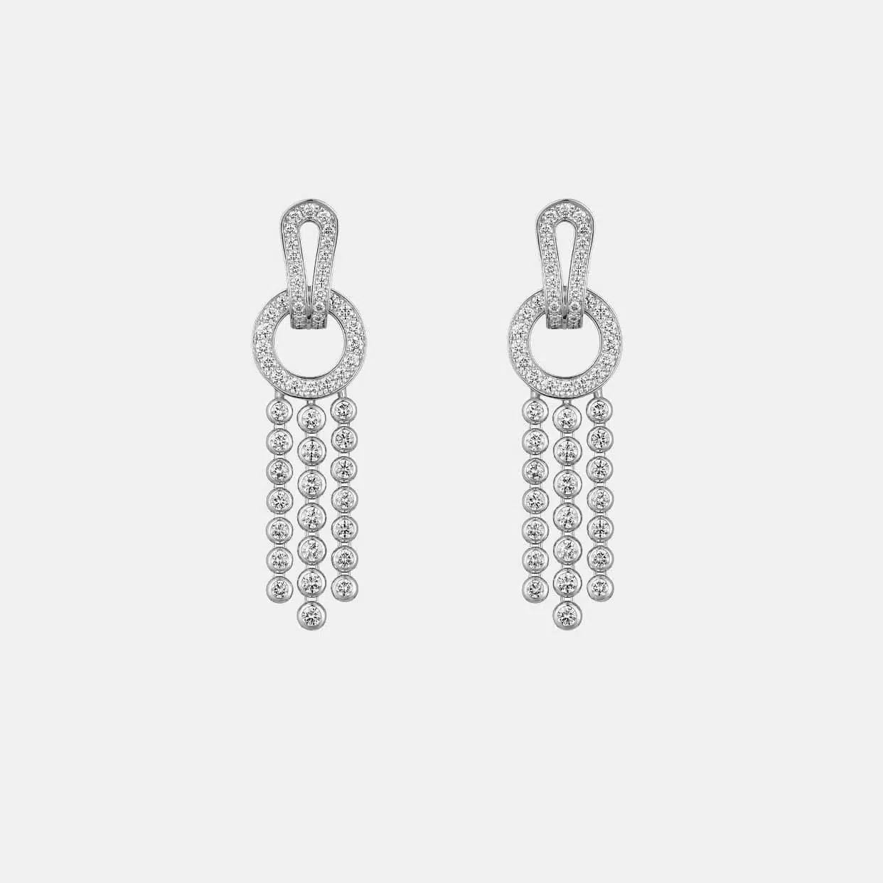 Boucles d’oreilles Agrafe Cartier en or blanc, diamant