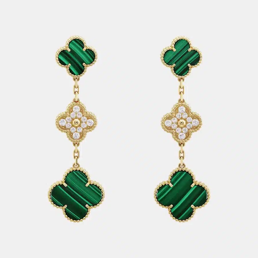 Boucles d'oreilles Magic Alhambra Van Cleef & Arpels en or jaune, diamant 3 motifs — photographie du modèle, cote d’occasion GOLDMARKET
