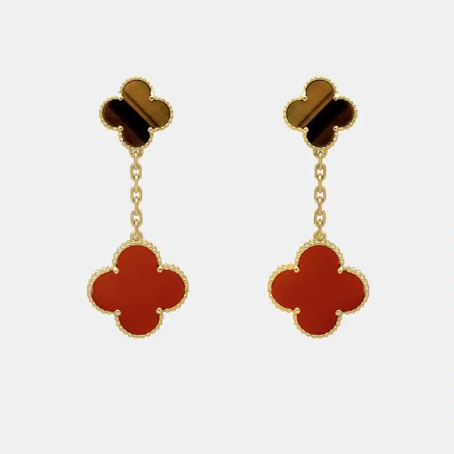 Boucles d'oreilles Magic Alhambra Van Cleef & Arpels en or jaune, mixte 2 motifs — photographie du modèle, cote d’occasion GOLDMARKET