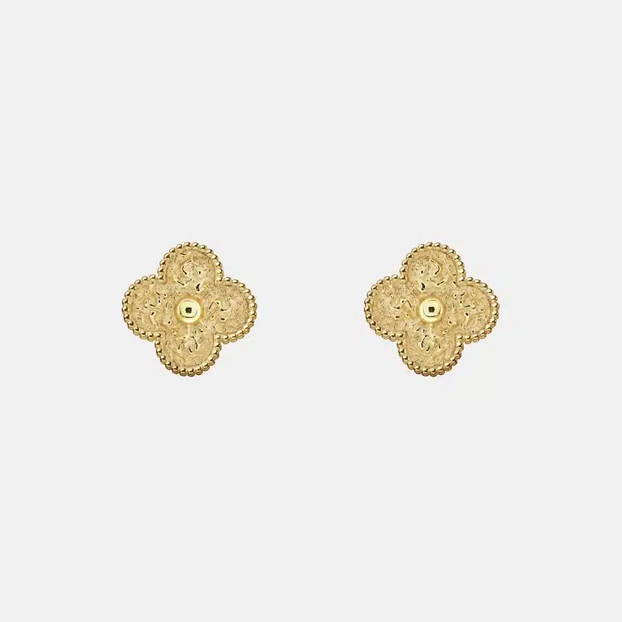 Boucles d'oreilles Magic Alhambra Van Cleef & Arpels en or jaune — photographie du modèle, cote d’occasion GOLDMARKET