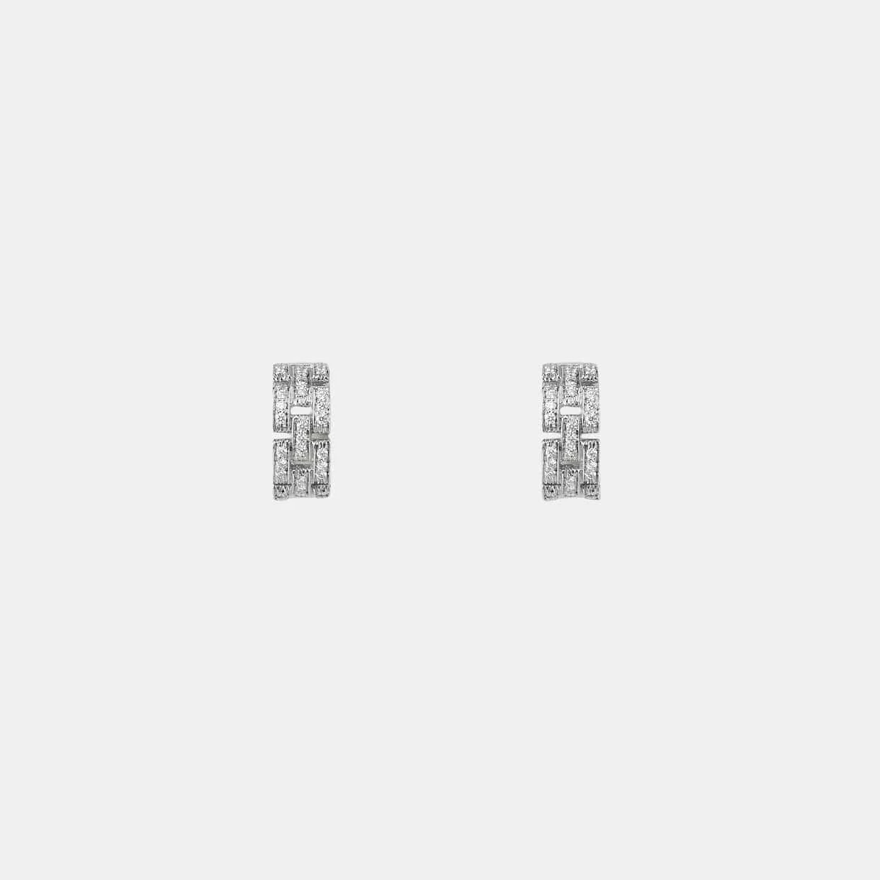 Boucles d'oreilles Maillon Panthère Cartier, pavées — photographie du modèle, cote d’occasion GOLDMARKET