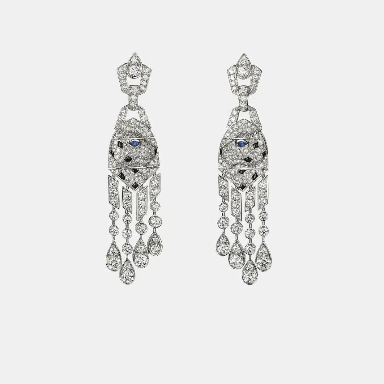 Boucles d'oreilles Panthère Cartier en platine, diamant — photographie du modèle, cote d’occasion GOLDMARKET