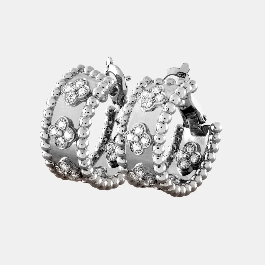 Boucles d'oreilles Perlée Van Cleef & Arpels en or blanc, diamant 0.62ct — photographie du modèle, cote d’occasion GOLDMARKET