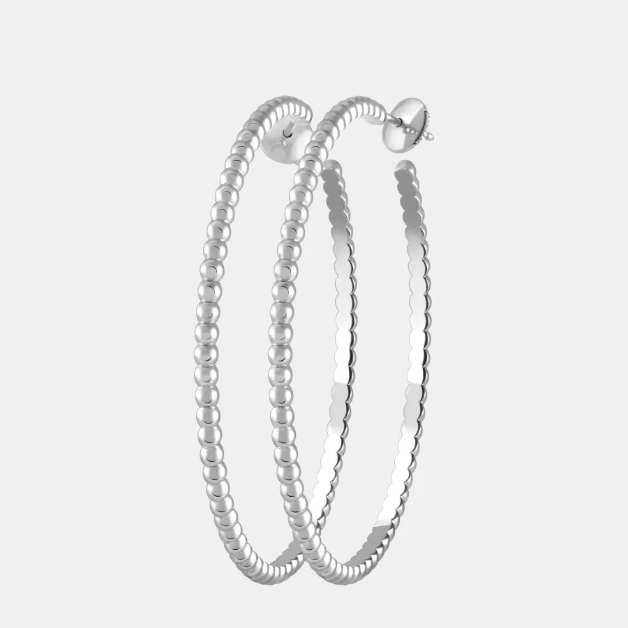 Boucles d'oreilles Perlée Van Cleef & Arpels en or blanc — photographie du modèle, cote d’occasion GOLDMARKET