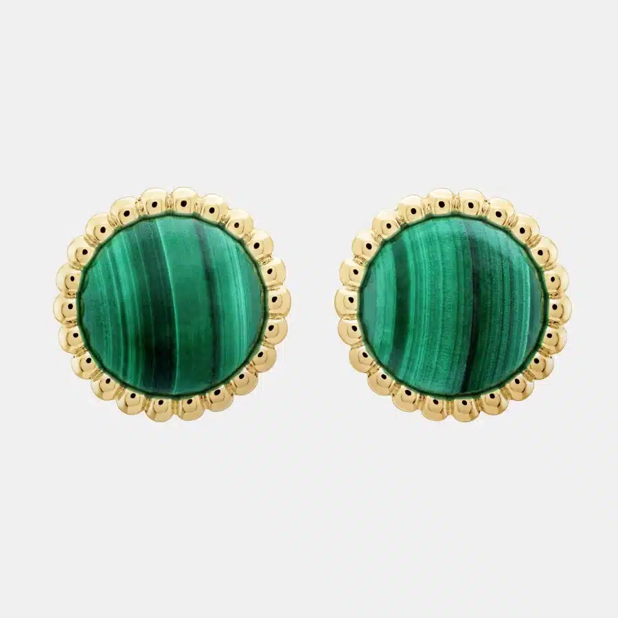 Boucles d'oreilles Perlée Van Cleef & Arpels en or jaune, malachite — photographie du modèle, cote d’occasion GOLDMARKET