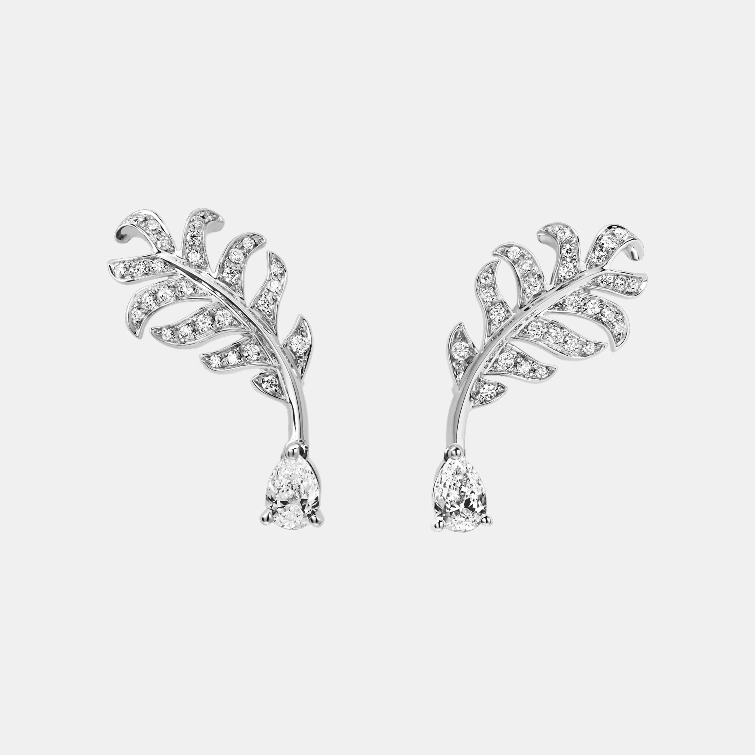 Boucles d'oreilles Plume de CHANEL Chanel en or blanc, diamant — photographie du modèle, cote d’occasion GOLDMARKET