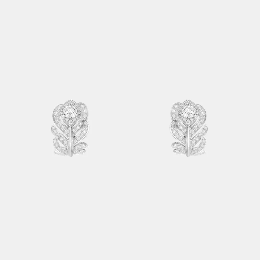 Boucles d'oreilles Plume de Paon Boucheron en or blanc, diamant 0.57ct — photographie du modèle, cote d’occasion GOLDMARKET