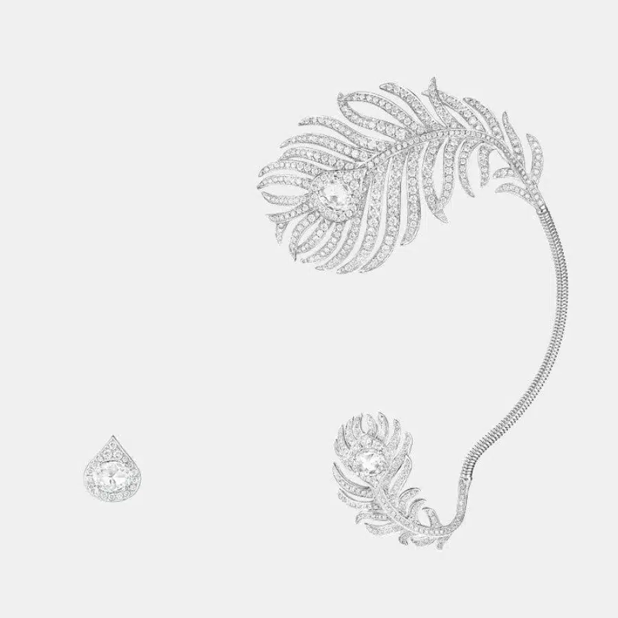 Boucles d'oreilles Plume de Paon Boucheron en or blanc, diamant — photographie du modèle, cote d’occasion GOLDMARKET