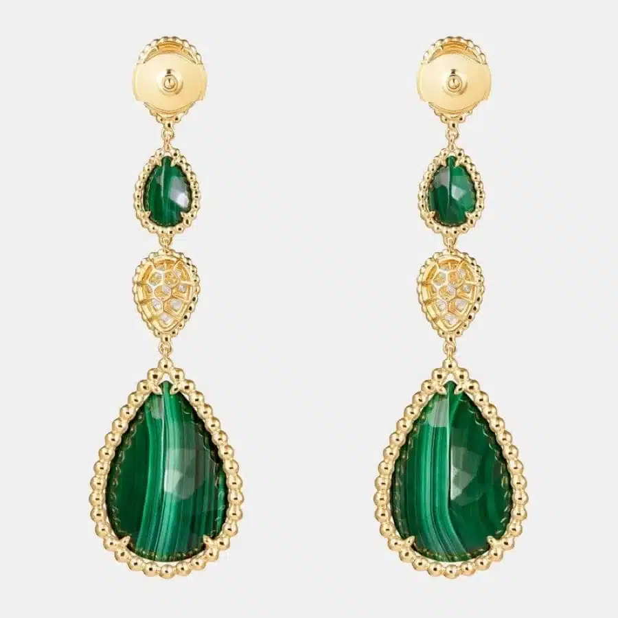 Boucles d'oreilles Serpent Bohème Boucheron en or jaune, malachite 30.1ct, motifs xs et l. — photographie du modèle, cote d’occasion GOLDMARKET