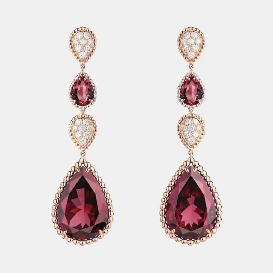 Boucles d'oreilles Serpent Bohème Boucheron en or rose, grenat 28.73ct, motif xs et l. — photographie du modèle, cote d’occasion GOLDMARKET