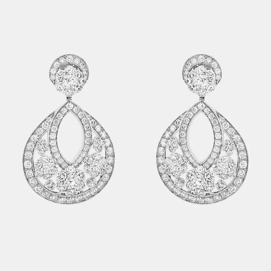 Boucles d'oreilles Snowflake Van Cleef & Arpels en platine, diamant 13.73ct — photographie du modèle, cote d’occasion GOLDMARKET