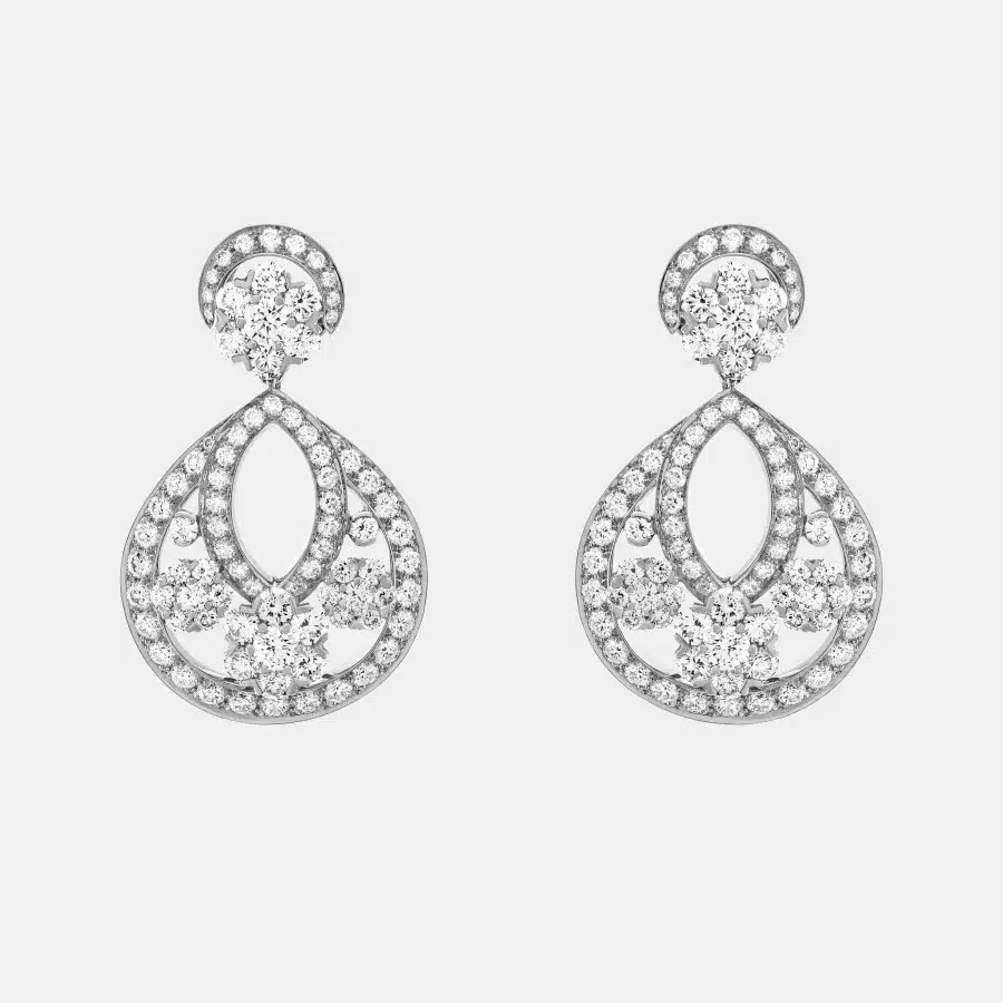 Boucles d'oreilles Snowflake Van Cleef & Arpels en platine, diamant 6.71ct — photographie du modèle, cote d’occasion GOLDMARKET