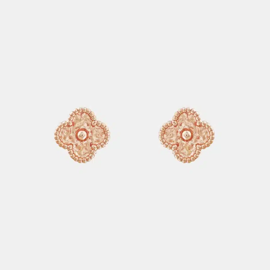 Boucles d'oreilles Sweet Alhambra Van Cleef & Arpels en or rose — photographie du modèle, cote d’occasion GOLDMARKET
