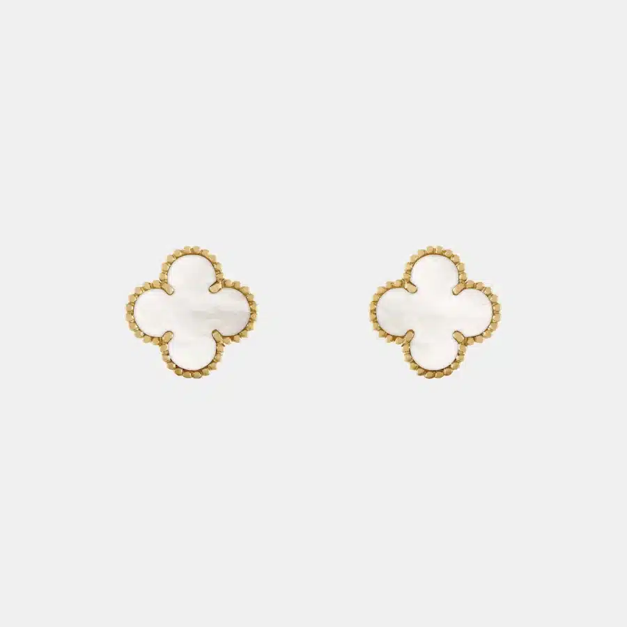 Boucles d'oreilles Vintage Alhambra Van Cleef & Arpels en or jaune, perle — photographie du modèle, cote d’occasion GOLDMARKET