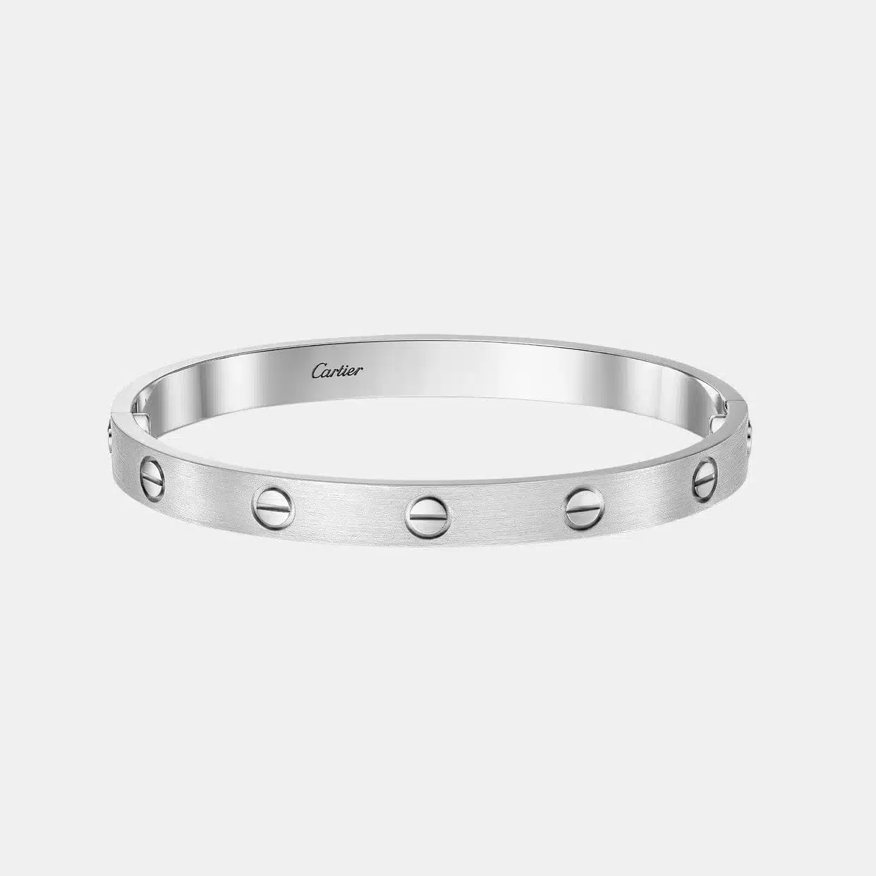 Bracelet Love Cartier en or gris, brossé — photographie du modèle, cote d’occasion GOLDMARKET