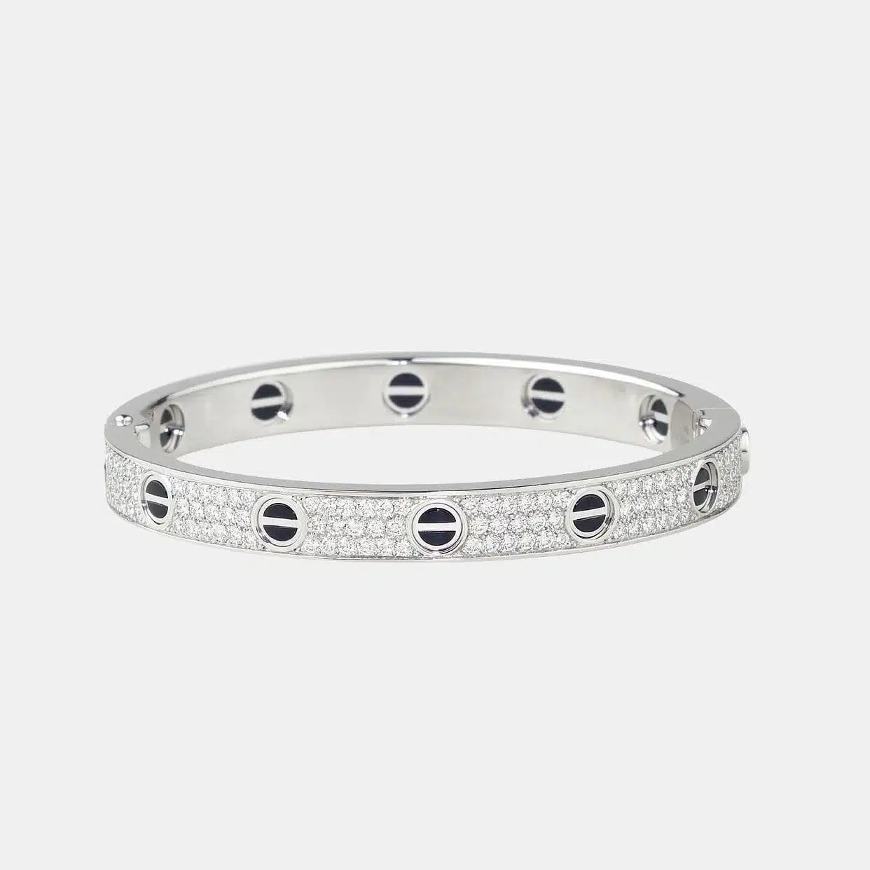 Bracelet Love Cartier en or gris, céramique noire 204 diamants — photographie du modèle, cote d’occasion GOLDMARKET