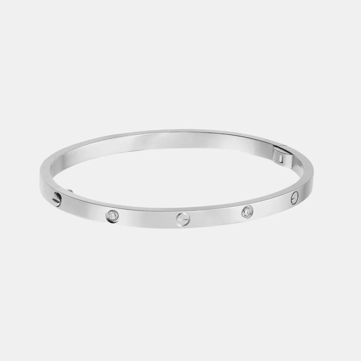Bracelet Love Cartier petit modèle en or gris, 6 diamants — photographie du modèle, cote d’occasion GOLDMARKET
